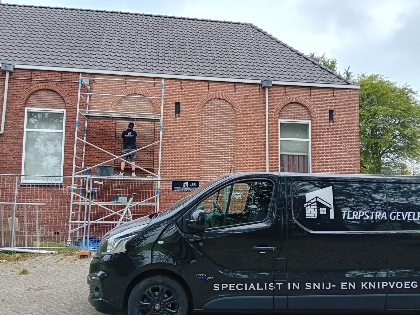 Restauratie Anna Tsjerke Winsum - Daggestreek voeg Terpstra Gevelrenovatie, specialist in snijvoeg